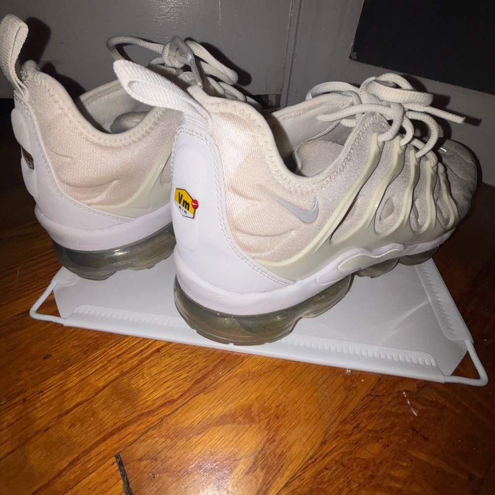 Nike cream/white Air Max